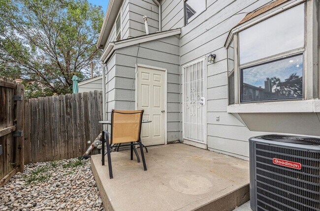 Building Photo - 8156 Washington St