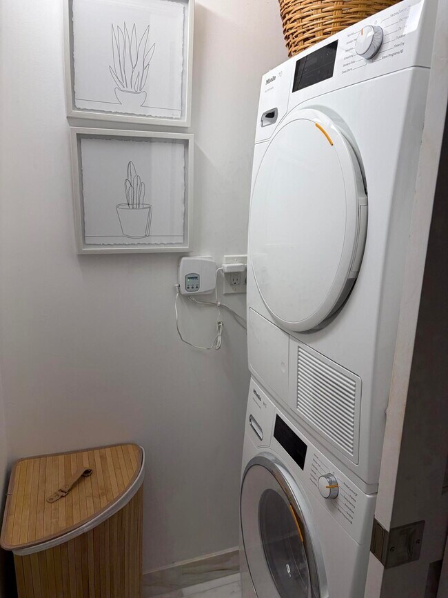 Building Photo - 3221 S Ocean Blvd