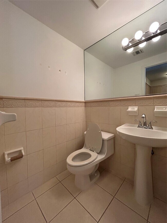 Building Photo - 114-29 Dalian Ct