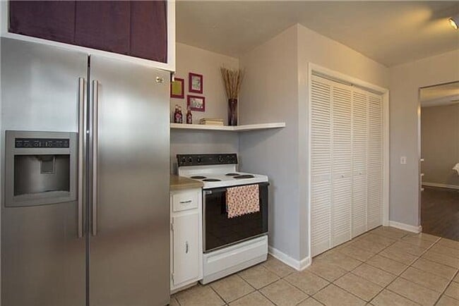 Building Photo - Adorable 2 Bedroom 1 Bath Home in Sylvan Heights!