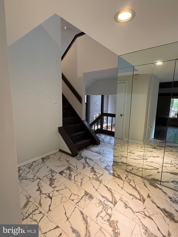 Building Photo - 4 Hazelhurst Dr