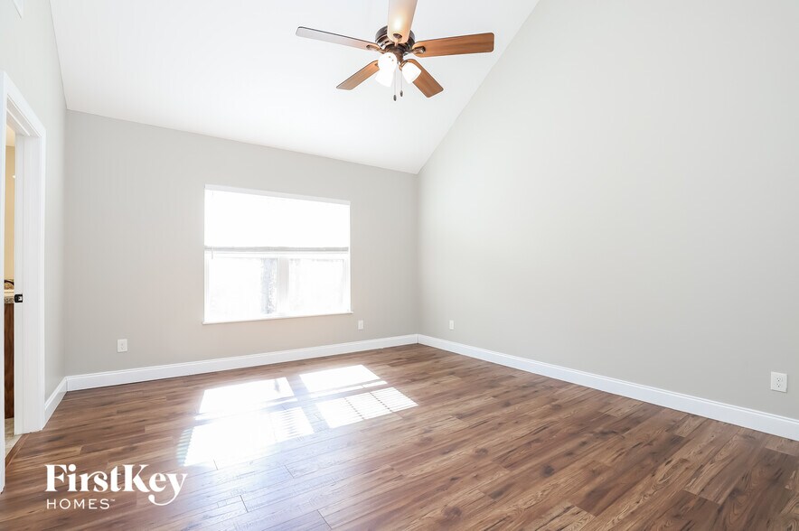 Building Photo - 17 Baker St