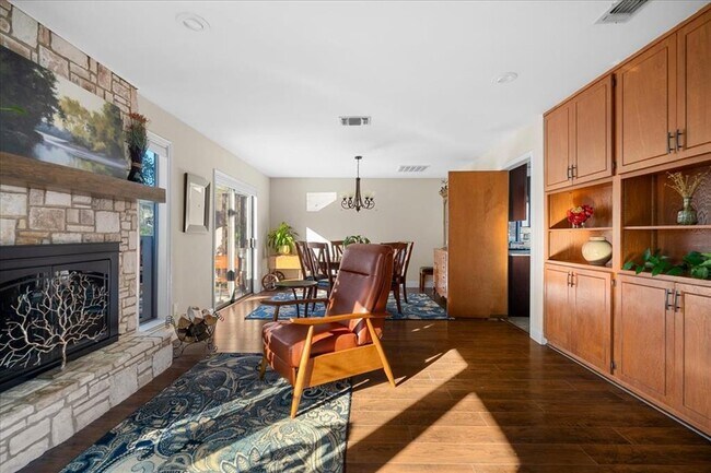 Building Photo - 737 Summerwood Dr