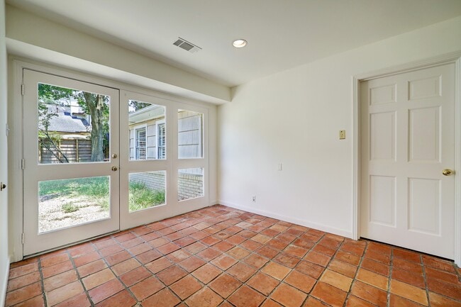 Building Photo - 5642 Wickersham Ln