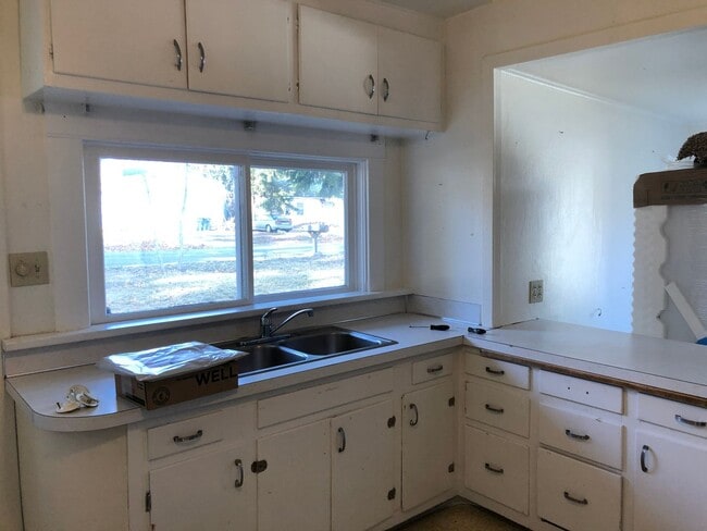 Building Photo - Adorable 3bed/1.5bath Home Close to School...