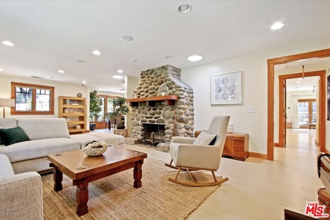 Building Photo - 130 S Arroyo Blvd