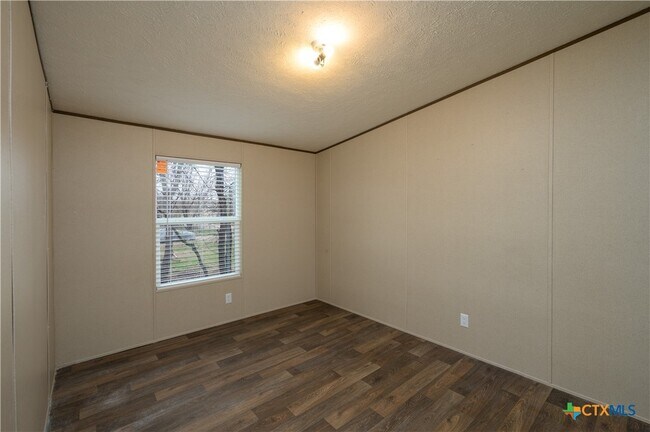 Building Photo - 910 Ashwood Dr