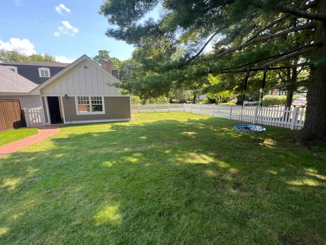 Building Photo - 1100 Ridge Rd