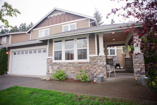 Primary Photo - Beautiful Craftsman Style Home in the desi...