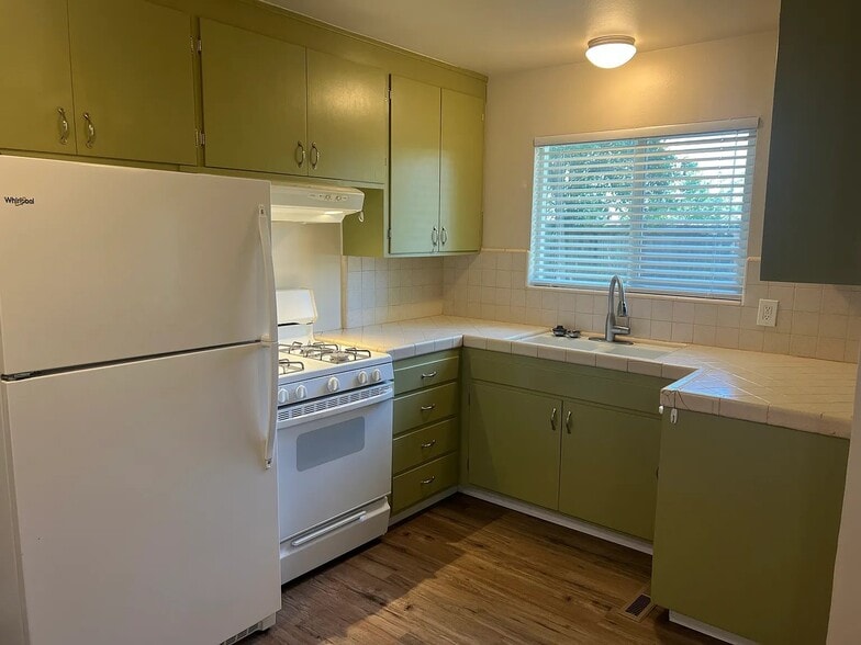 Building Photo - 1219 Burbank Ave