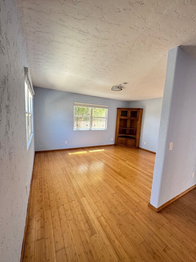 Building Photo - 21445 Wilcox Rd