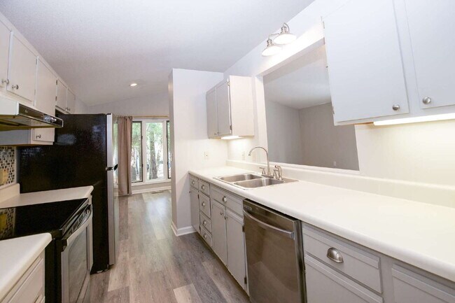 Building Photo - 50 Surry Cir N