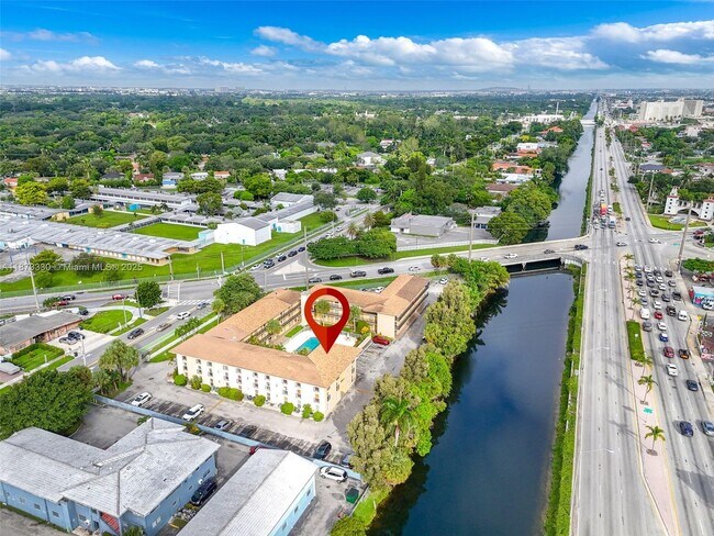 Building Photo - 241 S Royal Poinciana Blvd
