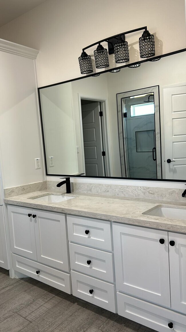 Building Photo - 8817 Swan Lk Dr