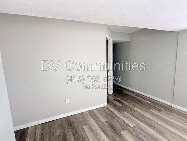 Building Photo - 1426 10th St W