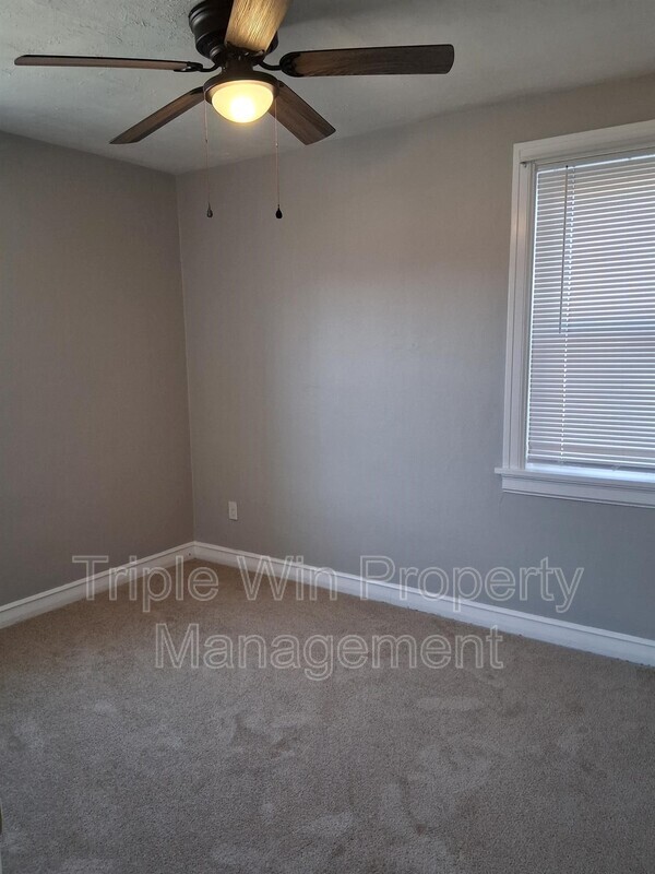 Building Photo - 313 Carthage Ave