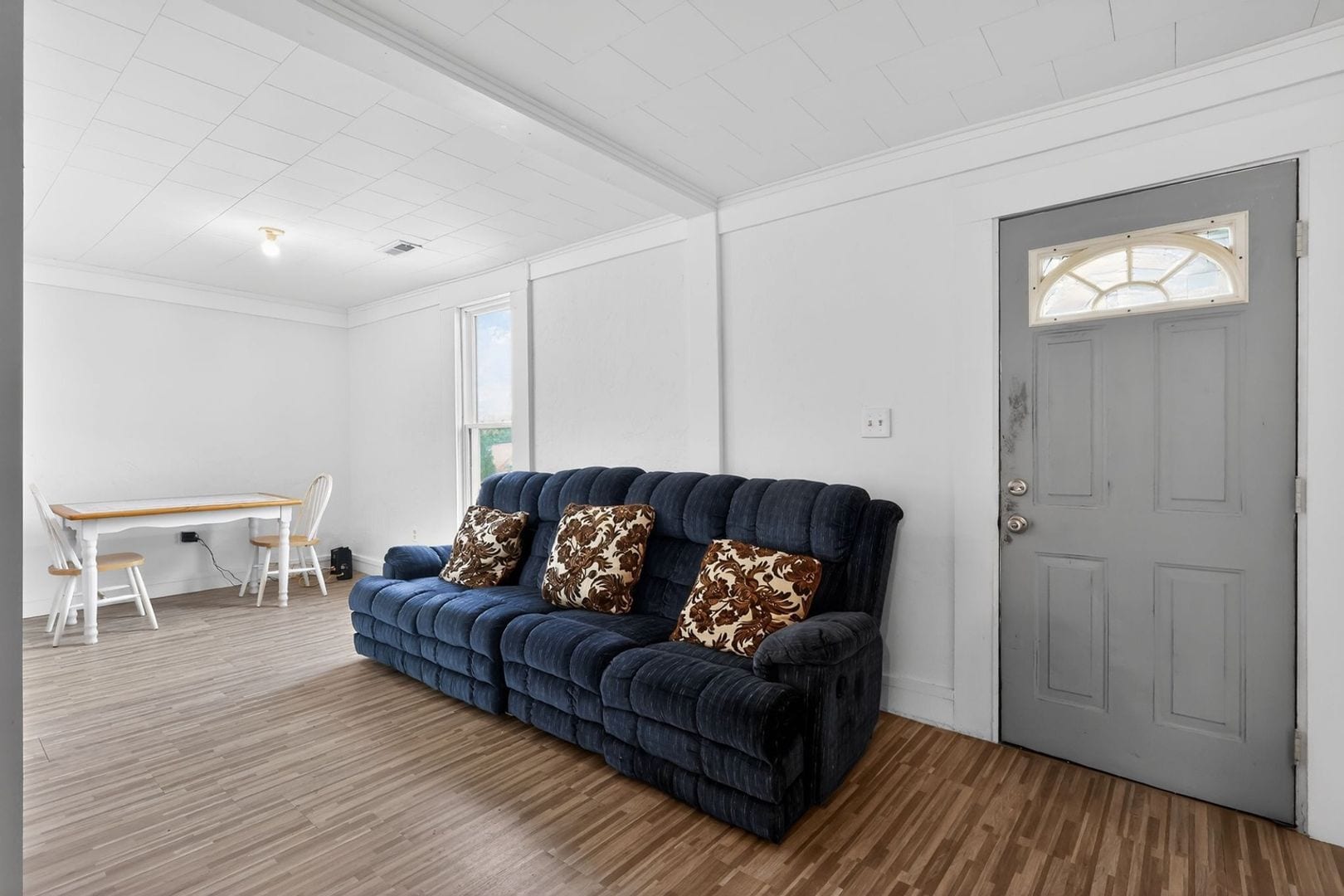 Building Photo - 992 N Maple St