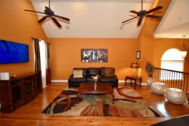 Building Photo - 326 Gregg St