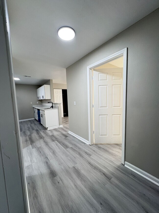 Building Photo - Bellagio Living III