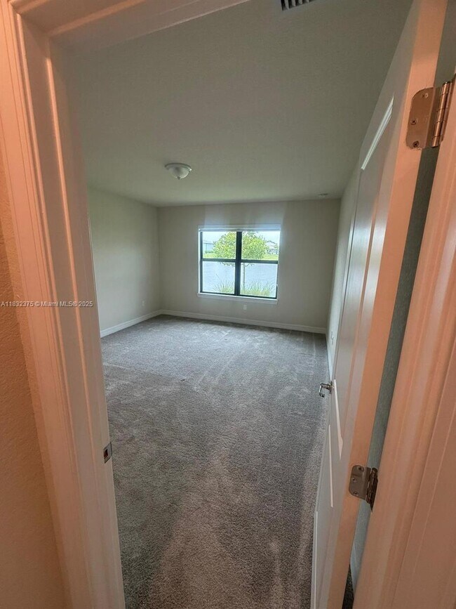 Building Photo - 3141 Tamarind Dr