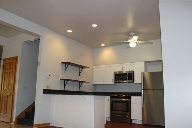 Building Photo - 480 Lansingville Rd