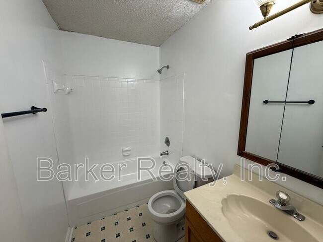 Building Photo - 2925 Golden Oak Ct