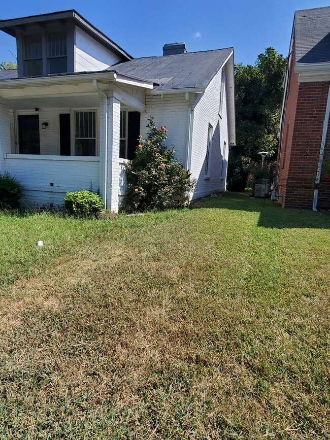 Building Photo - 306 Holbrook St