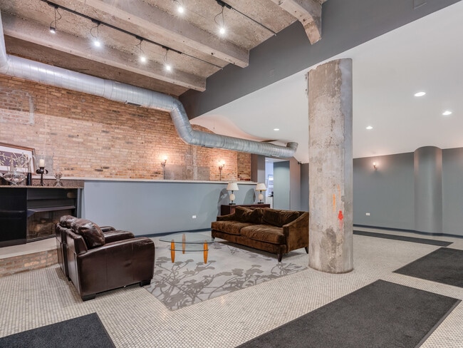 Building Photo - 1735 N Paulina St