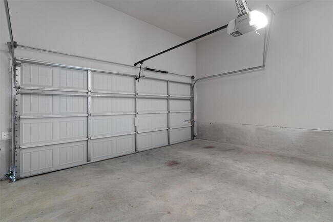 Building Photo - 2800 Joe Dimaggio Blvd