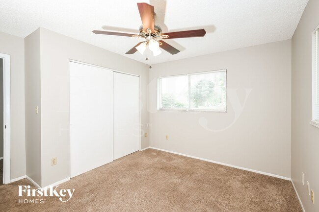 Building Photo - 2278 Hialeah St