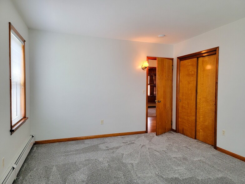 Building Photo - 137 N Hoover St