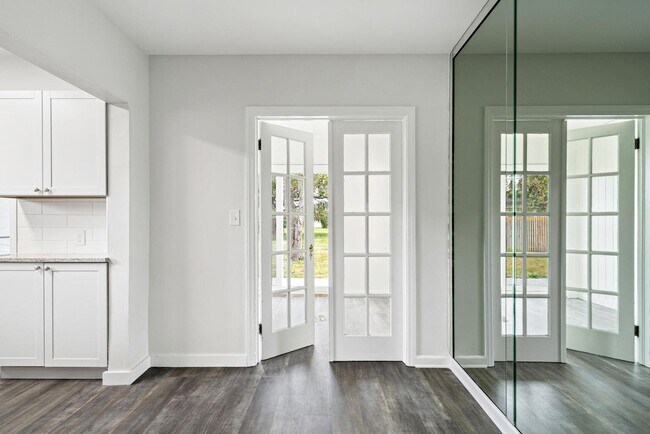 Building Photo - 1205 Longwood St