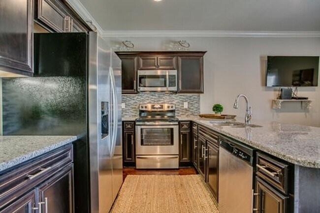 Building Photo - 2150 3rd Ct