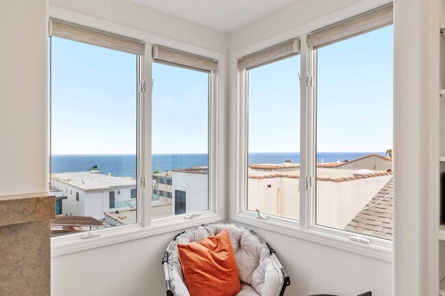 Building Photo - 121 Marine Pl