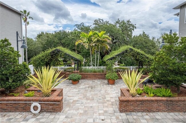 Building Photo - 800 S Dakota Ave