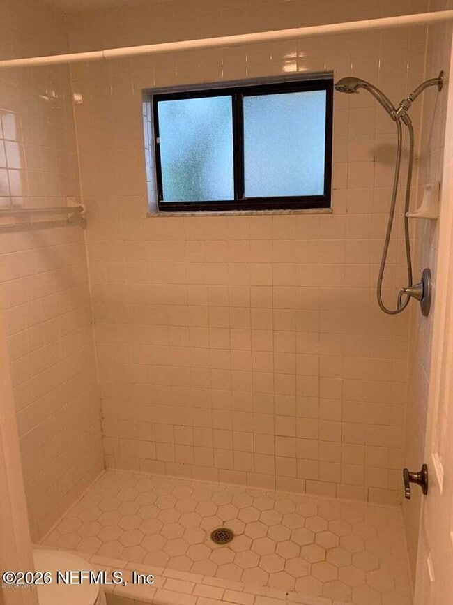 Building Photo - 1841 Twelve Oaks Ln E