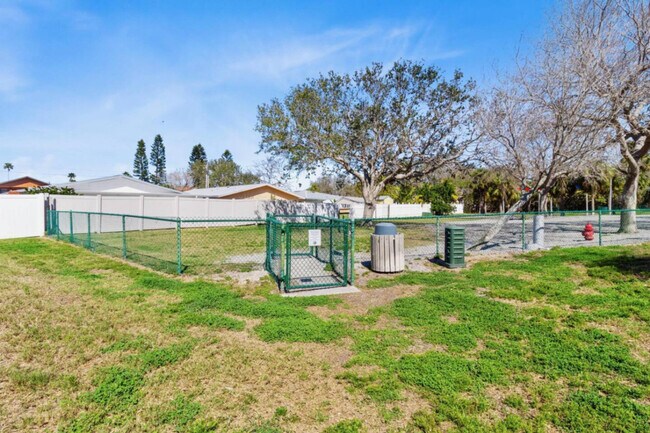 Building Photo - 927 County Rd 699