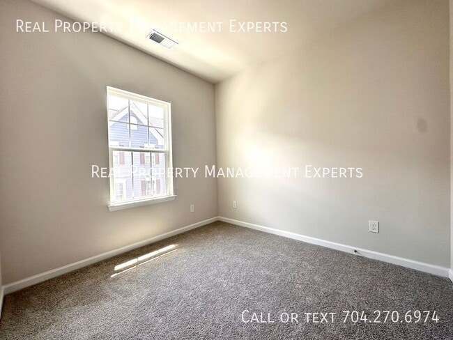 Building Photo - 1305 May Apple Dr