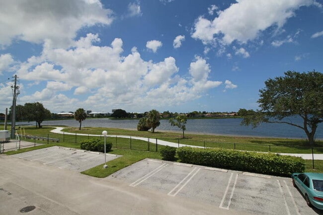 Building Photo - 470 Executive Center Dr