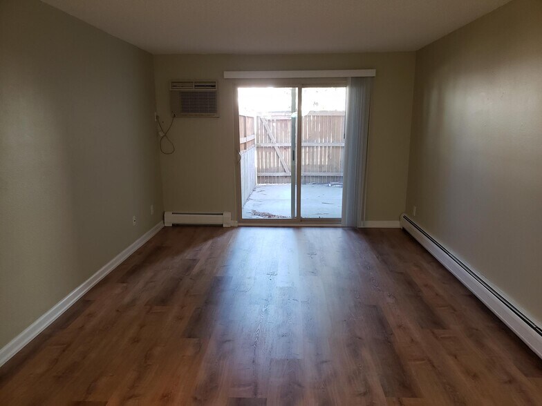 Living Room - 2855 S Monaco Pky