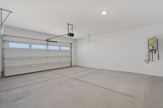 Building Photo - 12437 W Old Farm Dr