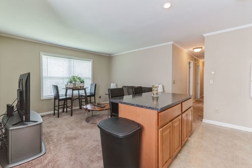 Building Photo - 1208 Seachase Ln