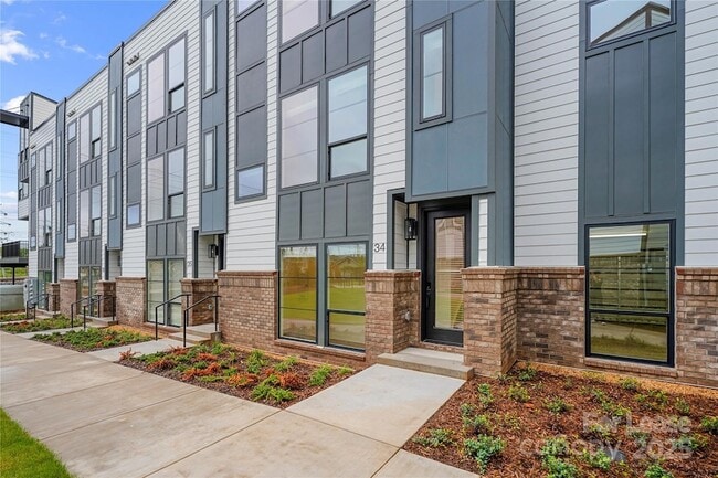 Building Photo - 411 Charles Ave