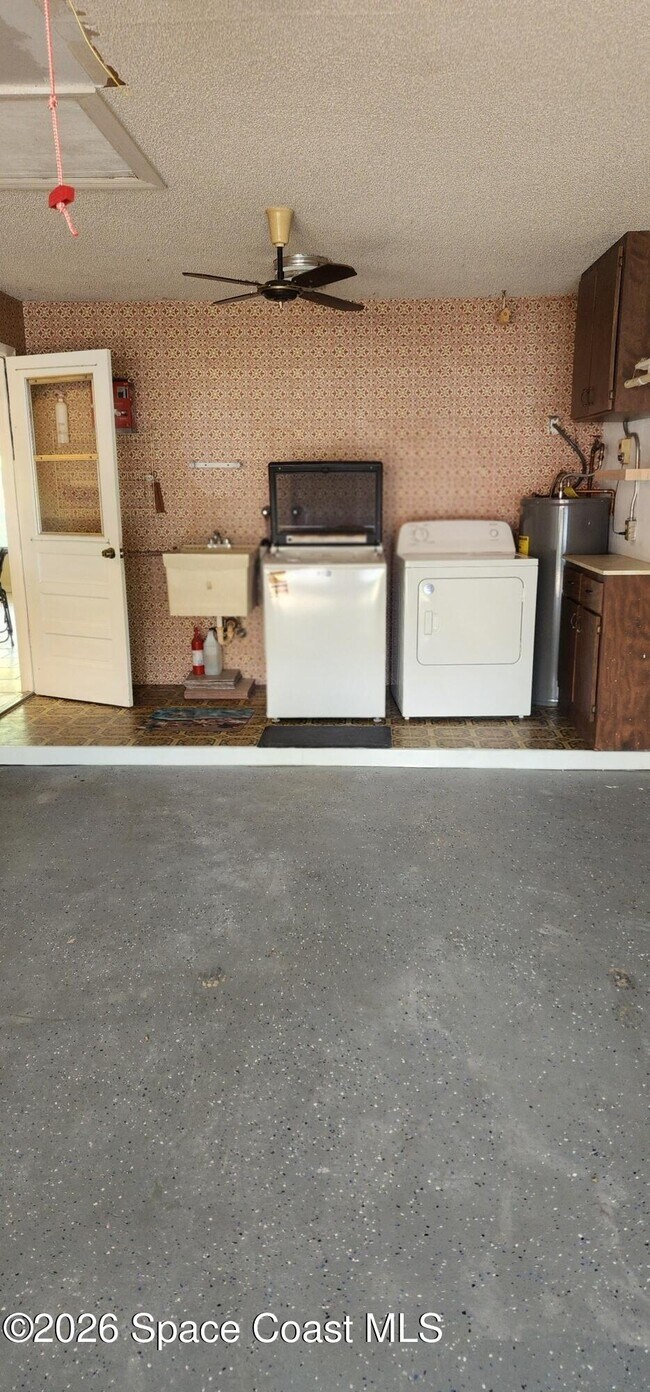 Building Photo - 255 S Tropical Trail