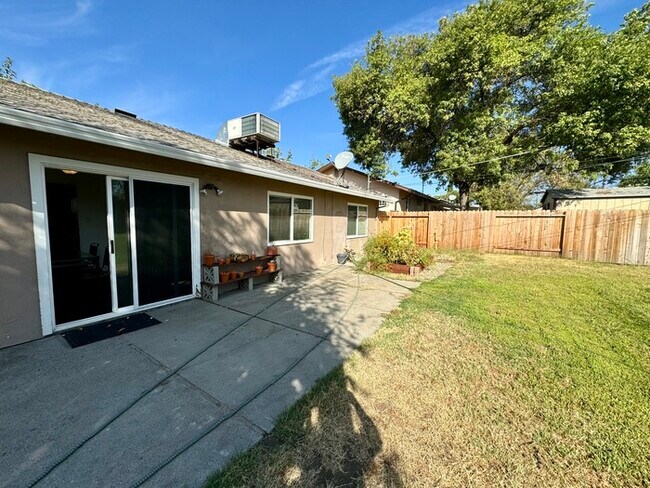 Building Photo - Charming 3-Bedroom Home in North Highlands...