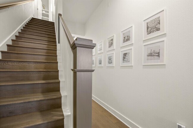Building Photo - 2520 Bluebonnet Ln