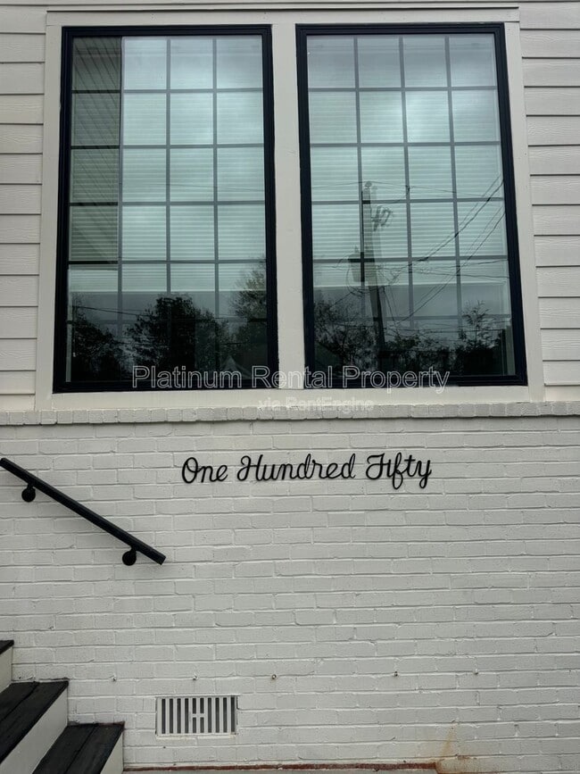 Building Photo - 150 Dahlgren St SE