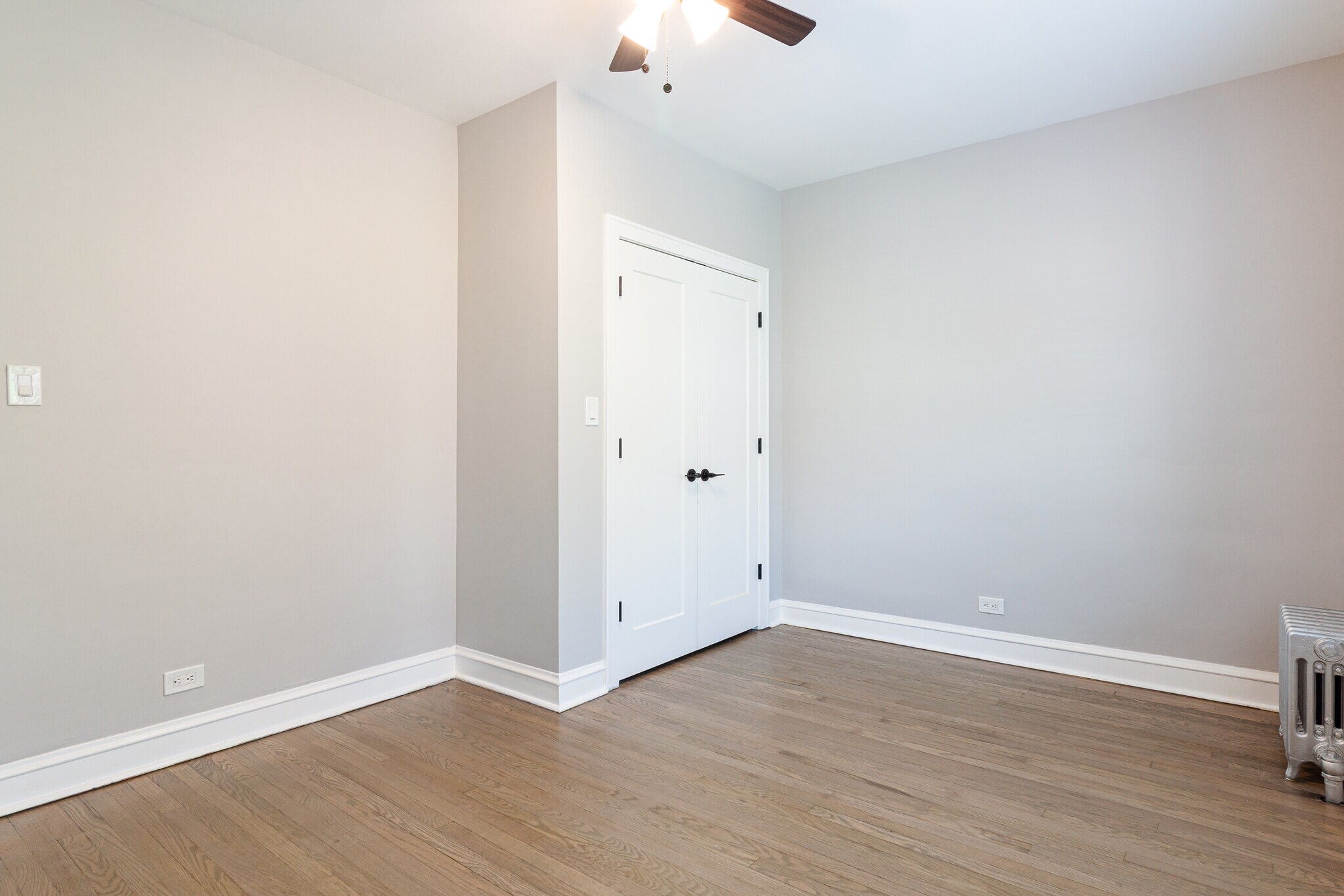 Building Photo - 1352 W Carmen Ave