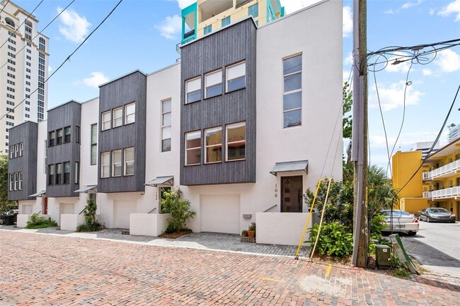 Building Photo - 106 Fareham Pl N