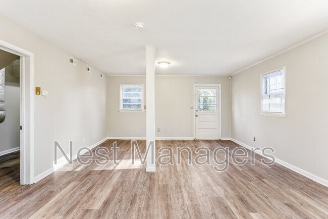 Building Photo - 1089 Essex Pl